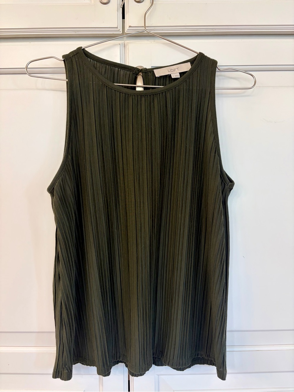 Loft Olive Green Pleated Sleeveless Top size small